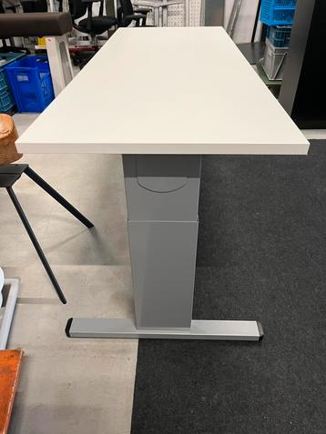 Smal Bureau 160x60 voor een kleine slaapkamer beschikbaar voor biedingen