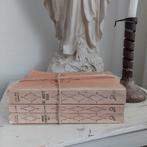 Stapeltje brocante oude boeken/decoratie, Ophalen of Verzenden
