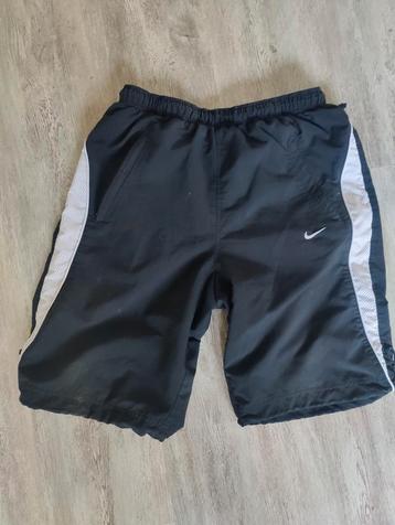 Nike sportbroek kort - ademend met binnenvoering beschikbaar voor biedingen