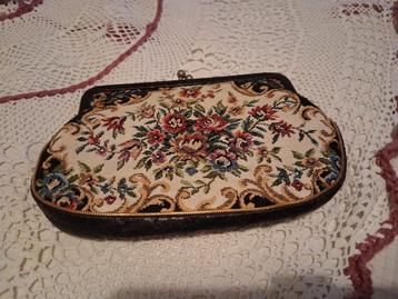 Vintage Petit Point Avondtasje met Bloemmotief beschikbaar voor biedingen