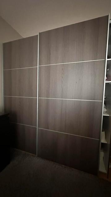 Kledingkast 200x200 met svhuideuren