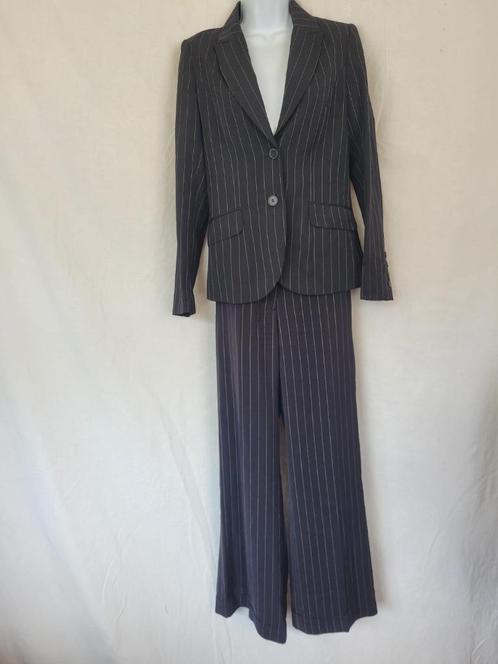 Net zwart broekpak broek mt 38 jasje mt 36 merk H&M, Kleding | Dames, Jasjes, Kostuums en Pakken, Zo goed als nieuw, Kostuum of Pak
