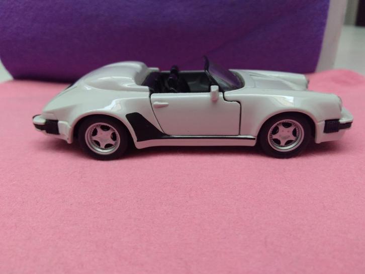 Porsche 911 Speedster 1/38 Maisto Shell, Hobby en Vrije tijd, Modelauto's | 1:5 tot 1:12, Zo goed als nieuw, Auto, 1:9 t/m 1:12