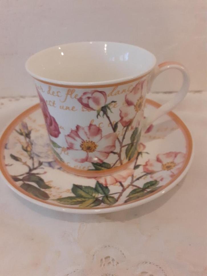 Leonardo Collection - gebloemde porseleinen kop en schotel, Huis en Inrichting, Keuken | Servies, Zo goed als nieuw, Kop(pen) en/of Schotel(s)