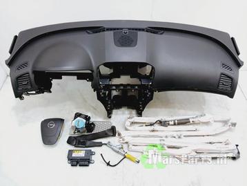 Airbag set + dashboard van een Opel Insignia beschikbaar voor biedingen