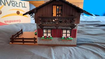 Berghut van playmobil beschikbaar voor biedingen