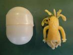heel oud verrassingsei met geel figuurtje, Ophalen of Verzenden, Zo goed als nieuw, Overige typen