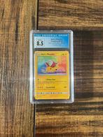 Graded Ash's Pikachu Pokemon Kaart - CGC 8.5, Ophalen of Verzenden, Zo goed als nieuw, Losse kaart, Foil