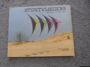 Stuntvliegers  bouwen en besturen beschikbaar voor biedingen