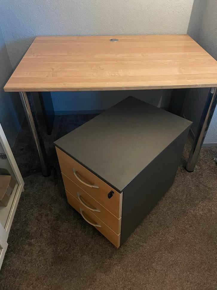 Bureau met ladeblok gratis, Huis en Inrichting, Bureaus, Gebruikt, Bureau, Ophalen