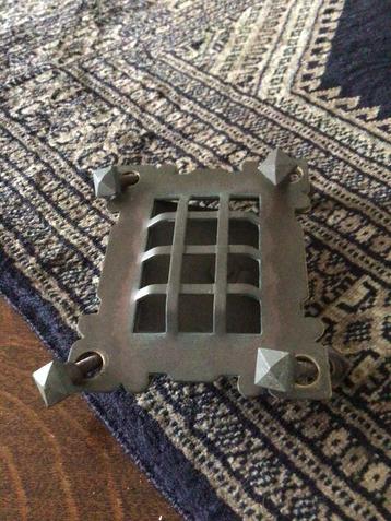 Voordeurluikje beschikbaar voor biedingen