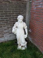 Tuinbeeld meisje 110cm hoog wit met bloemmandje, Tuin en Terras, Ophalen, Gebruikt, Steen, Mensenbeeld