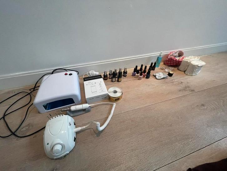 Complete Nagelset met Lamp en Frees, Sieraden, Tassen en Uiterlijk, Uiterlijk | Cosmetica en Make-up, Gebruikt, Make-up, Handen en Nagels