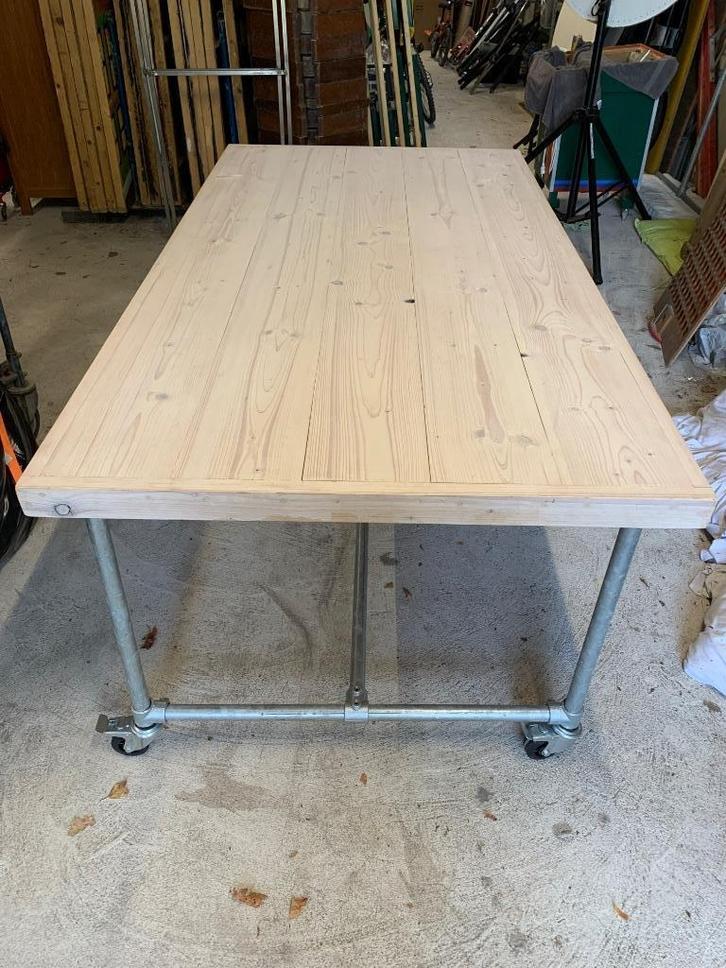 Kantoortafel-keukentafel-toontafel, Huis en Inrichting, Bureaus, Zo goed als nieuw, Bureau, Met wielen, Ophalen