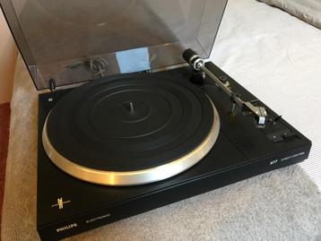Philips 677 draaitafel  beschikbaar voor biedingen