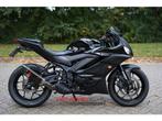 Yamaha YZF R3 | Black on Black | Akra (bj 2022), 2 cilinders, 321 cc, Bedrijf, Onbekend