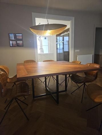 Handgemaakte eettafel  beschikbaar voor biedingen