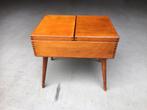 Vintage naakistje. Jaren 60 op dunne schuine poten, Verzamelen, Retro, Ophalen of Verzenden, Huis en Inrichting