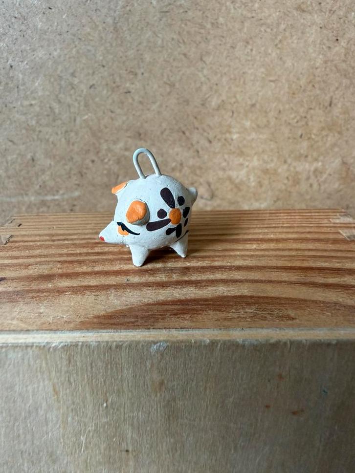 Varken spaarvarken - hxbxd ca 3.5x1.7x2.5cm - klei ??, Verzamelen, Poppenhuizen en Toebehoren, Zo goed als nieuw, Poppenhuis, Ophalen of Verzenden