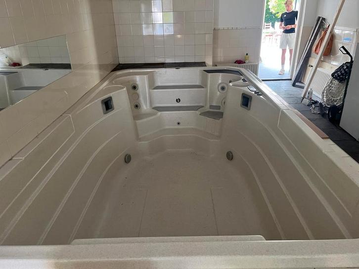 Zwemspa met jetstream 425cm lang ( om tegen in te zwemmen), Tuin en Terras, Bubbelbaden en Hottubs, Inbouw, Ophalen
