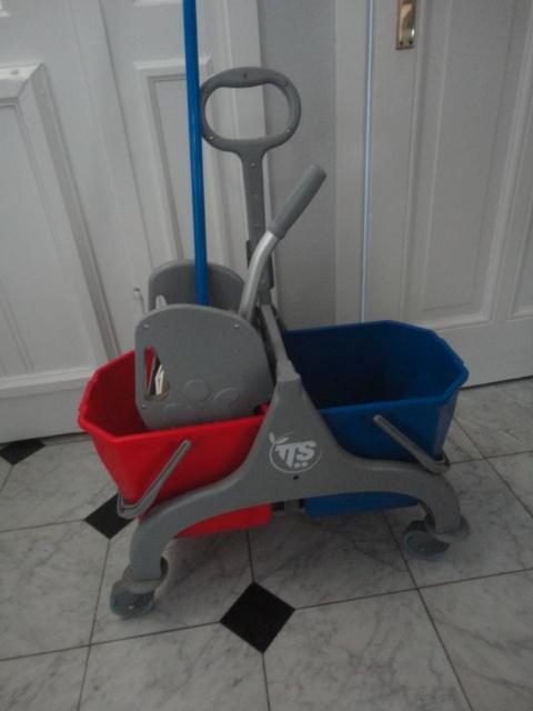 professionele ROLWAGEN met HANDVAT + 2 EMMERS + STEEL/MOP, Huis en Inrichting, Schoonmaakartikelen, Dweilemmer, -bak, of -wagen