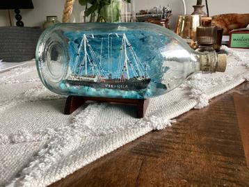 Scheepje in fles met Radio. Veronica. beschikbaar voor biedingen