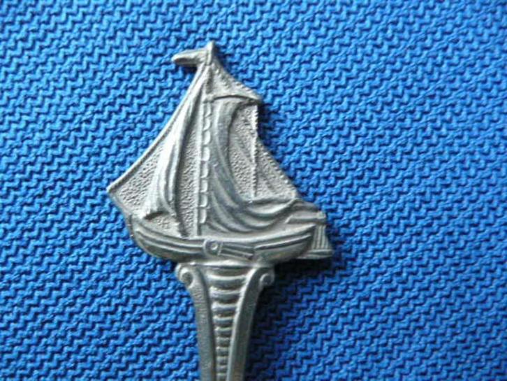 Oude theelepel waarop schip, Antiek en Kunst, Antiek | Bestek, Ophalen of Verzenden