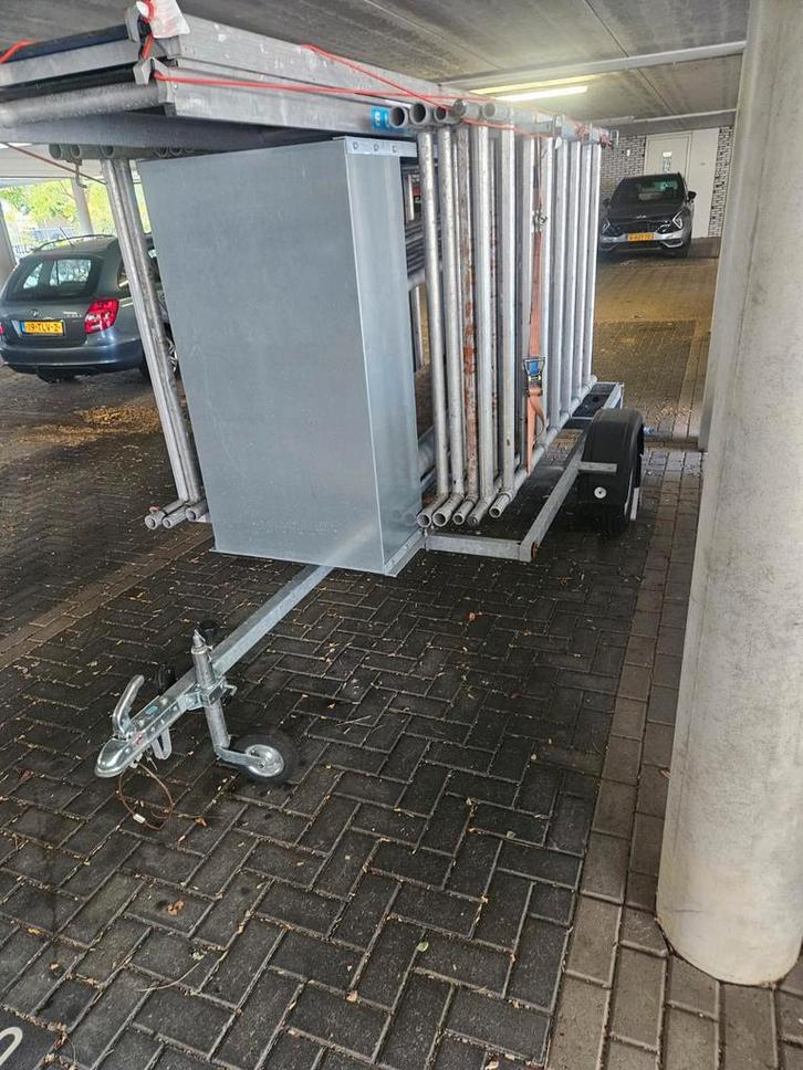 Afsluitbare aanhanger met rolsteiger, Doe-het-zelf en Verbouw, Steigers, Zo goed als nieuw, Overige typen, 5 meter of hoger, Ophalen