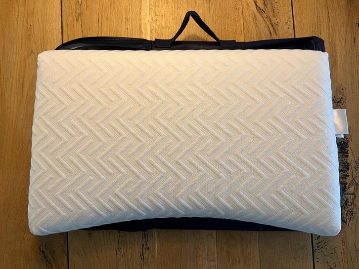 Nieuw latex hoofdkussen, Huis en Inrichting, Slaapkamer | Beddengoed, Zo goed als nieuw, Kussen, Eenpersoons, Wit, Ophalen