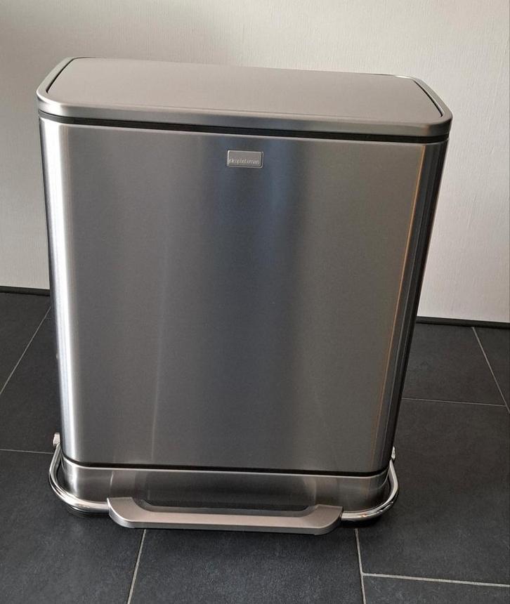 Simplehuman afvalbak duo
Zie omschrijving voor meer info, Huis en Inrichting, Woonaccessoires | Prullenbakken, Gebruikt, Overige materialen