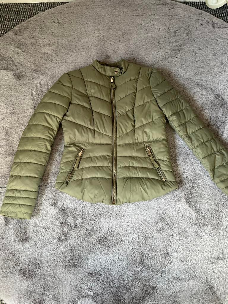 Bershka Jas - Maat S - Olijfgroen Nieuw, Ophalen of Verzenden, Nieuw, Maat 36 (S), Groen