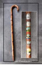 MASSIEF Houten wandelstok, zes schildjes – ca. 90 cm, Ophalen of Verzenden, Zo goed als nieuw