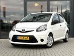 TOYOTA Aygo 1.0 VVT-i 5D Now | Airco | Nav. | C.V. | Dealer, Euro 5, Stof, Gebruikt, Zwart