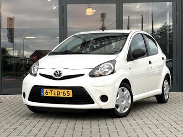 TOYOTA Aygo 1.0 VVT-i 5D Now | Airco | Nav. | C.V. | Dealer  beschikbaar voor biedingen