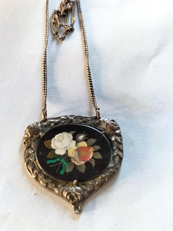 Antieke zilveren pietre dure ketting. beschikbaar voor biedingen
