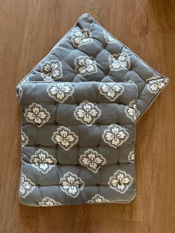 Sierkussentjes (2 stuks) beschikbaar voor biedingen