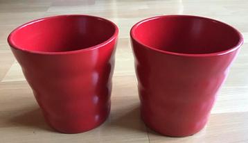 2 rode bloempotten 13 cm hoog / 13 cm doorsnede beschikbaar voor biedingen
