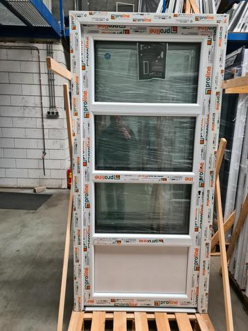 Kunststof buiten deur 98 x 204 1/4 paneel wit RAL 9016 beschikbaar voor biedingen