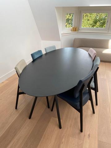 Studio Henk ovale eettafel - zwart eiken, stalen poten beschikbaar voor biedingen