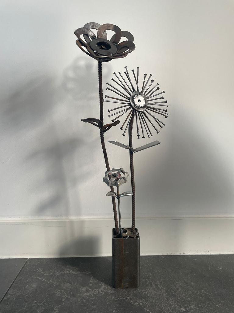 Metalen bloemen in vaas - (scrap art), Verzenden, Nieuw