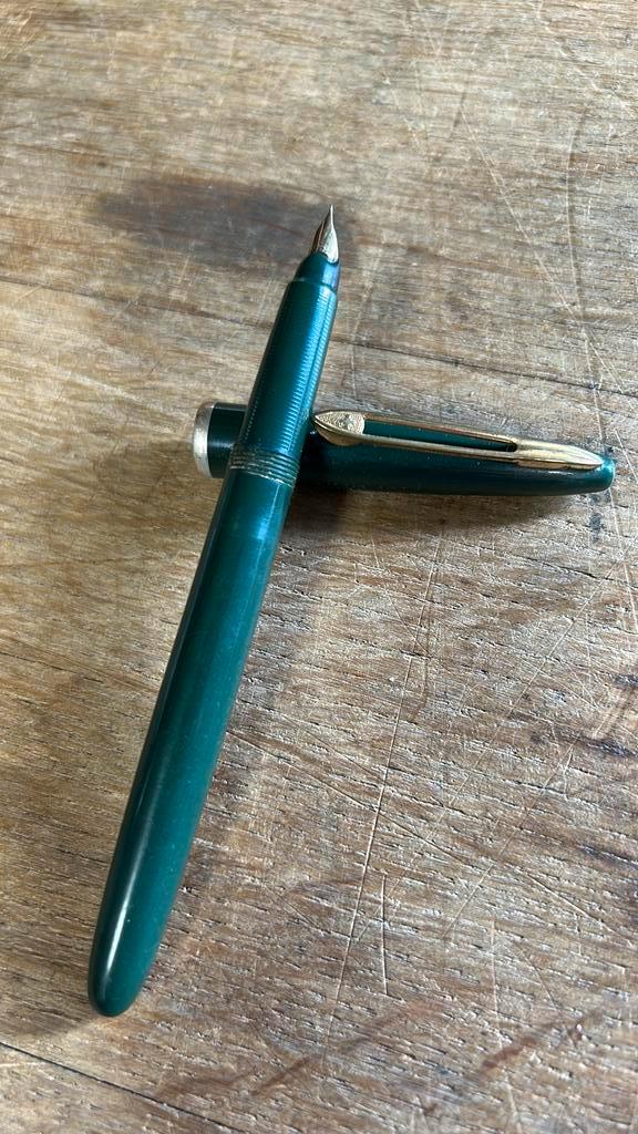 Diplomat vulpen met 14-karaat gouden pen punt., Verzamelen, Pennenverzamelingen, Gebruikt, Vulpen, Overige merken, Ophalen of Verzenden