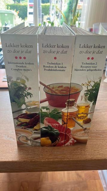 Complete serie kookboeken (3 x) beschikbaar voor biedingen