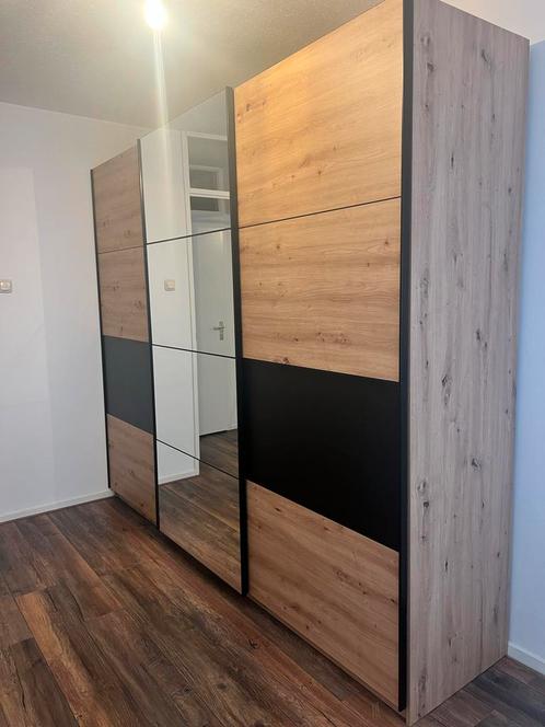Meubella Kledingkast ‘Saturn’ met Spiegeldeuren, Huis en Inrichting, Kasten | Kledingkasten, Zo goed als nieuw, 200 cm of meer