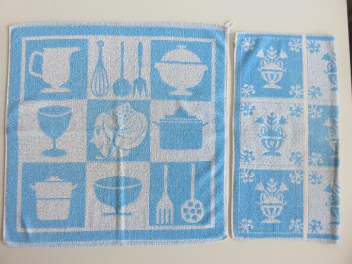 2 vintage retro lichtblauw met witte keuken handdoeken, Huis en Inrichting, Keuken | Textiel, Gebruikt, Theedoek of Handdoek, Blauw