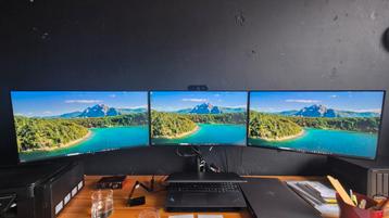 3x Dell U2518D + Triple Monitor Arm + orginal foots beschikbaar voor biedingen