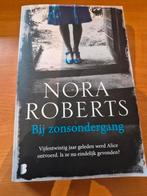 Nora Roberts - Bij zonsondergang, Gelezen, Ophalen of Verzenden, Nederland, Nora Roberts