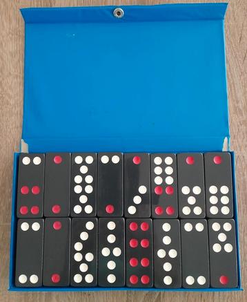 Domino in reiskoffertje. beschikbaar voor biedingen