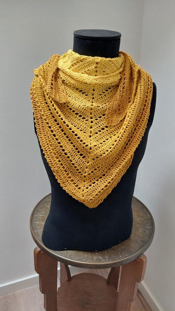 Prachtige gehaakte sjaal omslagdoek geel katoen, Kleding | Dames, Mutsen, Sjaals en Handschoenen, Nieuw, Sjaal, Ophalen of Verzenden