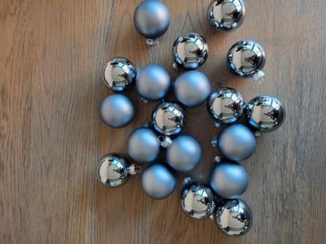 Mooie blauwe kerstballen,  19 stuks, met doosje beschikbaar voor biedingen