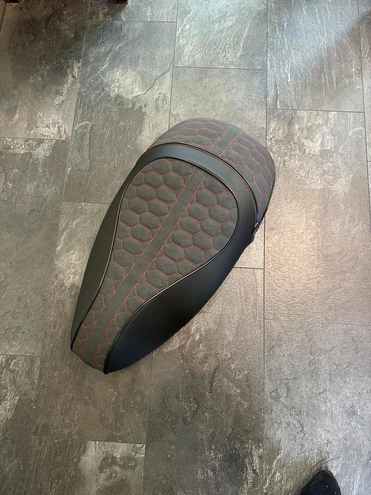 Vespa sprint / primavera duo mono rs zadel (50cc) (nieuw), Fietsen en Brommers, Brommeronderdelen | Scooters, Nieuw, Vespa, Zadel